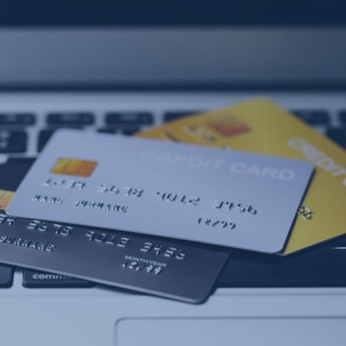 若者はクレカよりもデビットカードが人気！